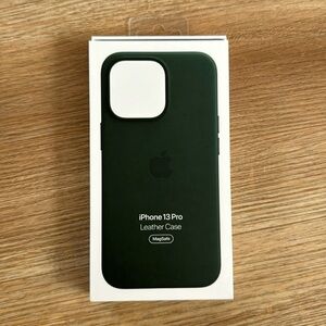 iPhone 13 Pro Leather Case - Sequoia Green color